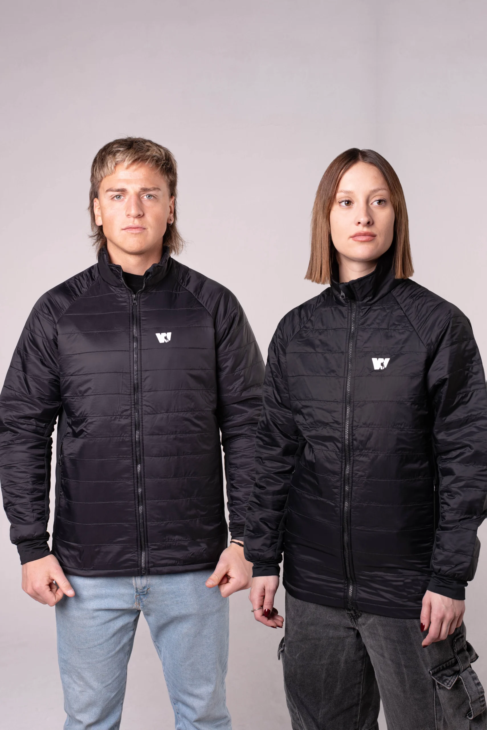 campera puffer negra unisex hombre mujer wanderwarm LITE ODÍN® JACKET - Imagen 1